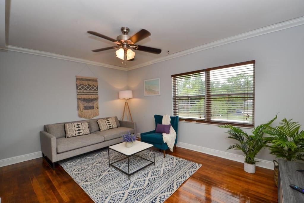 Apartment New Huge Garden 1br *
