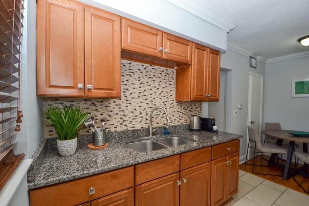 New Huge Garden 1br Apartment *