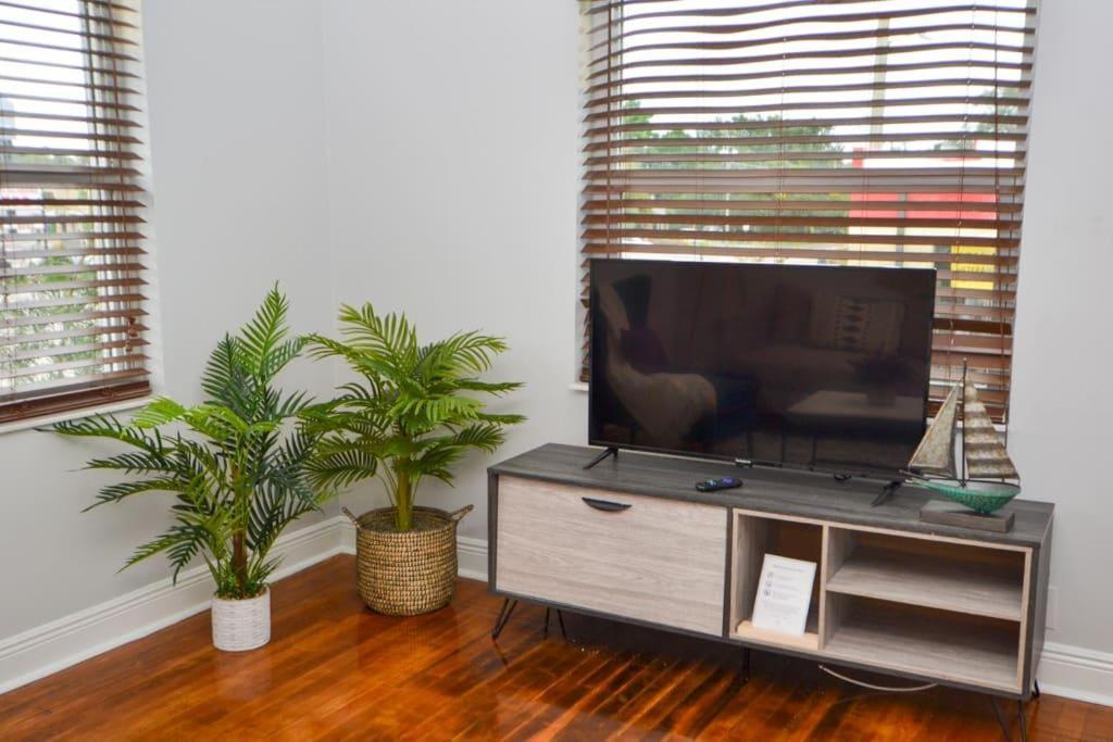 New Huge Garden 1br * Tampa