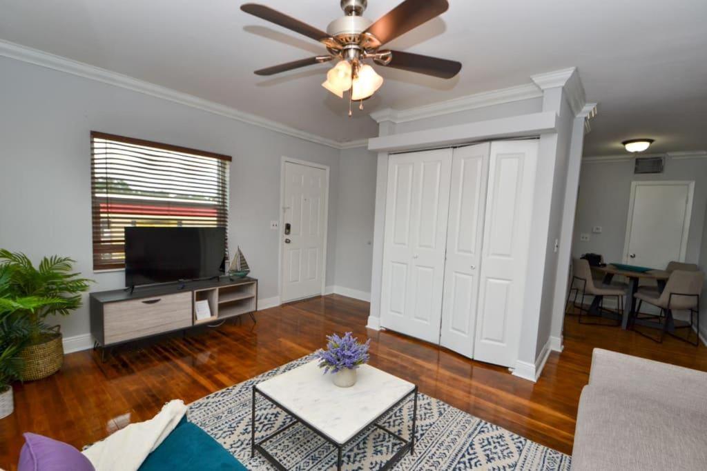 Apartment New Huge Garden 1br *